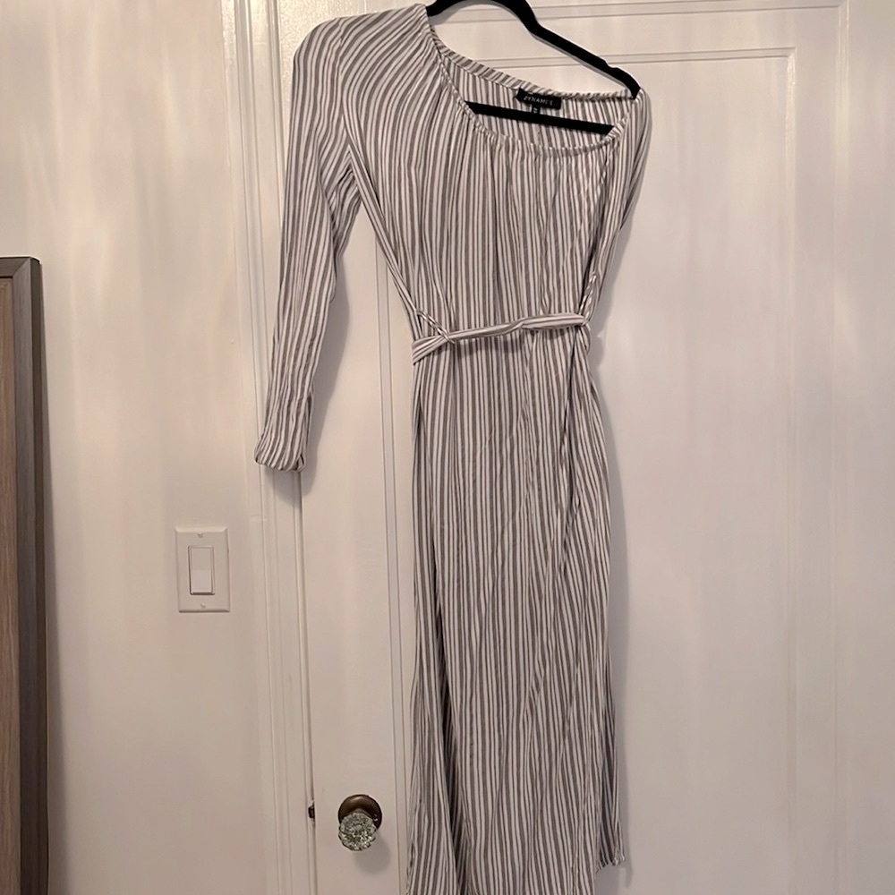 DYNAMITE Dress One sleeve​